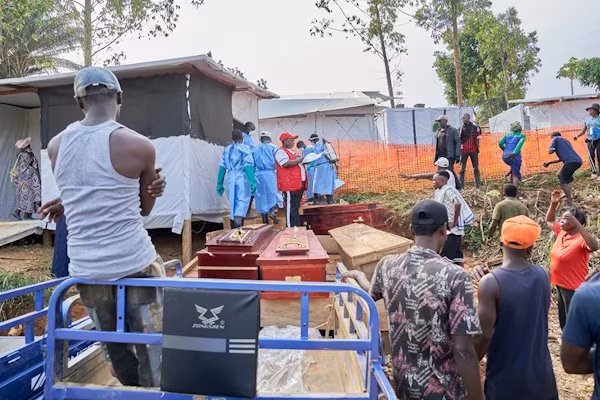 Nairobi (EFE).- La cifra de muertos en la República Democrática del Congo (RDC) por el actual brote de ébola en el este del país asciende ya a 506, confirmó este lunes el Gobierno congoleño.