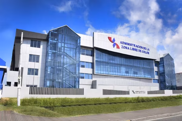 El Consejo de Gabinete de Panamá, autorizó este martes, 7 de julio, de 2026, la Resolución 55-26, la cual aprueba a la Zona Libre de Colón (ZLC), la contratación para la renovación de la infraestructura tecnológica y la prestación de los servicios de soporte y mantenimiento preventivo y correctivo de sus sistemas de misión crítica: la Declaración de Movimiento Comercial Electrónico (DMCE) y Colón Puerto Libre (CPL).