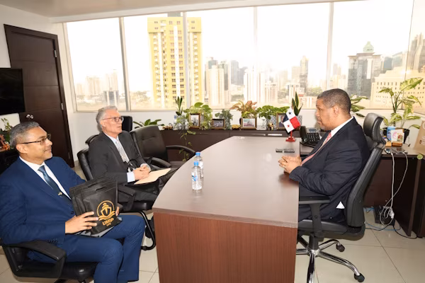 Con miras a fortalecer la educación superior y ampliar las oportunidades para los estudiantes panameños, el director general del Instituto para la Formación y Aprovechamiento de Recursos Humanos de Panamá (IFARHU), Carlos Godoy, sostuvo en fecha reciente, una reunión de acercamiento con el vicerrector de Postgrado de la Universidad Marítima Internacional de Panamá (UMIP), Tomás Díaz.