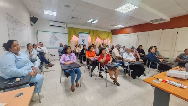 Con miras a fortalecer la salud mental e impulsar un mejor manejo del tiempo, el Ministerio de Salud (MINSA) Los Santos, llevó a cabo la jornada de docencia "Entre el reloj y la vida: Encontrando el equilibrio", facilitada por la Lic. Madelaine Castro Ríos, psicóloga clínica-adiccionista.