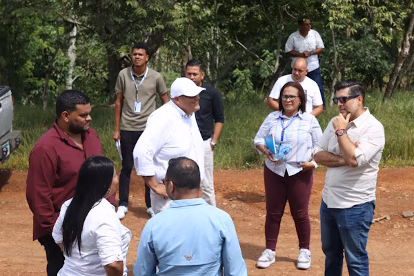 Con el propósito de inspeccionar terrenos, coordinar acciones interinstitucionales y evaluar proyectos habitacionales en la provincia de Panamá Oeste, autoridades del Ministerio de Vivienda y Ordenamiento Territorial (MIVIOT) efectuaron en fecha reciente, una jornada de trabajo la cual incluyó visitas de campo y una reunión de coordinación local.