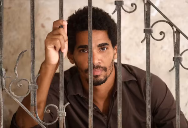 La Habana (EFE).- El artista y disidente cubano Luis Manuel Otero Alcántara cumplió este jueves formalmente su condena de cinco años de prisión, pero desde hace dos días se desconoce su paradero, confirmaron a EFE fuentes próximas al preso político.