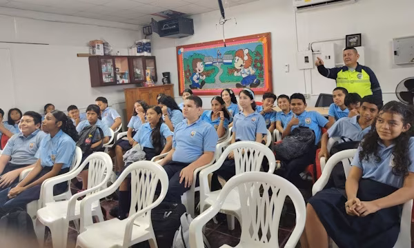 Con miras a fortalecer la prevención de accidentes de tránsito y promover una cultura de seguridad vial, unidades de la Seccional de Operaciones de Tránsito de la Policía Nacional en Chiriquí, llevaron a ejecución una jornada de capacitación dirigida a estudiantes del Colegio Beatriz Miranda de Cabal, en el distrito de Dolega.