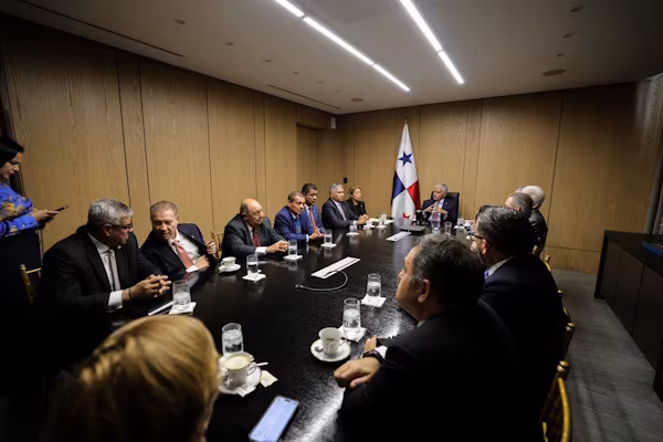 El presidente de la República de Panamá, José Raúl Mulino, sostuvo una reunión este martes con la bancada de diputados del partido Cambio Democrático a fin de conversar respecto a temas de carácter nacional, estableciendo como único objetivo el beneficio de todos los panameños.