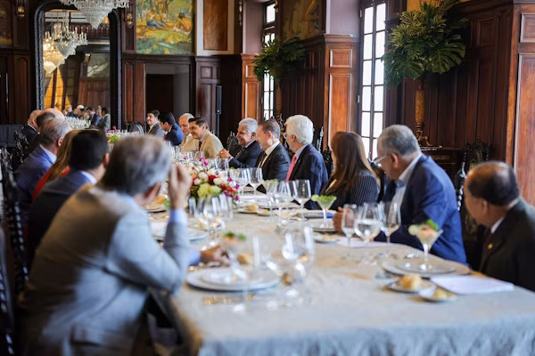 El presidente de la República de Panamá, José Raúl Mulino, sostuvo una reunión el miércoles, 8 de julio de este año, con la directiva de la Asamblea Nacional y jefes de bancada del PRD, Partido Panameñista, Realizando Metas, Cambio Democrático y Alianza, donde convinieron impulsar y darle prioridad a los proyectos que busquen el beneficio de la población panameña.
