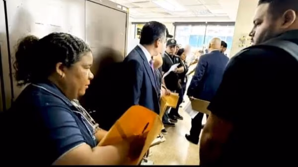 19 personas cuentan con órdenes de aprehensión.