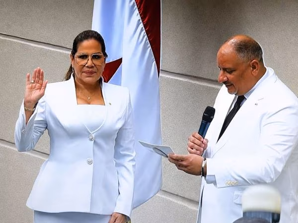 Nueva presidenta de la Asamblea es juramentada.