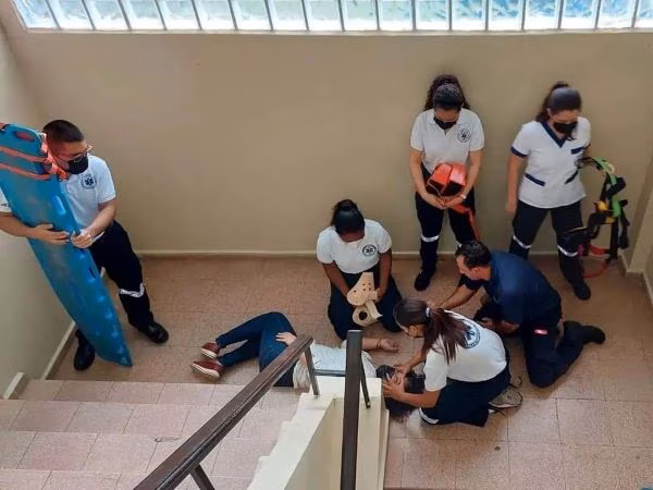 Preparan a estudiantes ante emergencias.