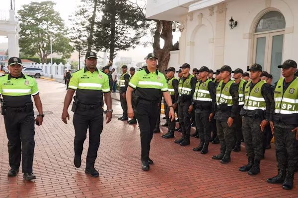 El Servicio de Protección Institucional (SPI) de Panamá, llevó a cabo el viernes, 17 de julio de 2026, el lanzamiento de la Operación Escudo Negro 2.0 con miras a fortalecer y reforzar la seguridad ciudadana en el Casco Antiguo, la Cinta Costera y en el Parque Omar, en San Francisco. Esto surgió ante las denuncias de robos en estas áreas turísticas, y por esto, el SPI, desplegará más unidades a fin de mantener mayor presencia en las calles, incrementando, además, 30 nuevas unidades de ciclistas.