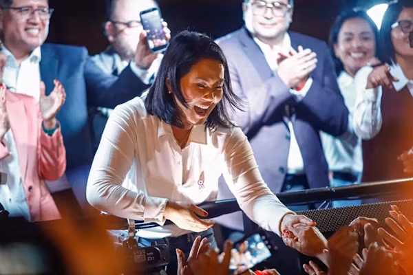 Lima (EFE).- La Presidencia del Consejo de Ministros de Perú (PCM) ordenó este domingo comenzar con la transferencia de gestión de Gobierno después de que el Jurado Nacional de Elecciones (JNE) proclamara este viernes a la derechista Keiko Fujimori como presidenta electa para el periodo 2026-2031.