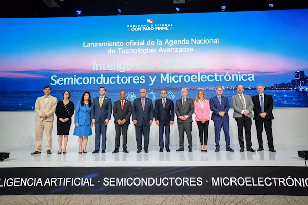 •⁠ ⁠El mandatario instó a empresarios, docentes, estudiantes y funcionarios a trabajar juntos en la transformación tecnológica del país. •⁠ ⁠El objetivo de esta iniciativa gubernamental es impulsar el desarrollo del país mediante la adopción de la inteligencia artificial, y la participación en la cadena de suministro de semiconductores y microelectrónica. El Gobierno Nacional de Panamá, lanzó la Agenda Nacional de Tecnologías Avanzadas, una iniciativa de Estado concebida a fin de ofrecer respuesta a los desafíos nacionales y globales por medio de la ciencia, la tecnología y la innovación como apuesta para una economía basada en el conocimiento.