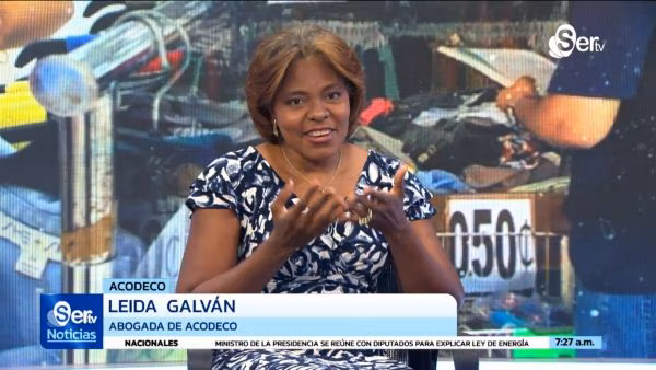 La Acodeco inició un operativo de verificación en los principales comercios del país ante el pago del décimo tercer mes a trabajadores de la empresa privada. La abogada de Acodeco, Leida Galván, explicó qué deben revisar los consumidores antes de realizar sus compras: precios, promociones, contratos, garantías, condiciones de cambio y facturas.