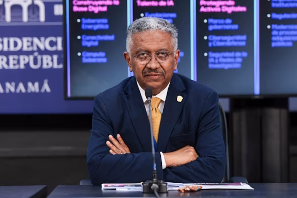 El Consejo de Gabinete de Panamá, dio luz verde a la Resolución No. 89-26 “que aprueba la Estrategia Nacional de Inteligencia Artificial de la República de Panamá”. La resolución la cual fue sustentada por el Ministerio de la Presidencia y la Secretaría Nacional de Ciencia, Tecnología e Innovación (SENACYT), contiene los objetivos, programas, acciones y prioridades para impulsar la innovación, el uso y el desarrollo ético, responsable, inclusivo y seguro de la inteligencia artificial en nuestro país.