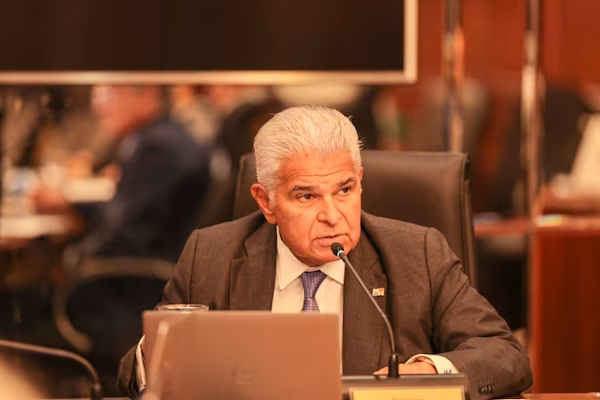El Consejo de Gabinete de Panamá aprobó este martes, 11 de agosto, el proyecto de ley 27-26 que aprueba el Convenio Constitutivo de la Agencia Latinoamericana y Caribeña del Espacio (ALCE), elaborado en México el 18 de septiembre de 2021; por consiguiente, la adhesión de Panamá a este organismo internacional, a fin de reducir la brecha digital en los Estados latinoamericanos y caribeños. De esta manera se generan condiciones de igualdad para el acceso a información, innovación y tecnología espacial con fines pacíficos. Asimismo, se fomenta la participación, vinculación y/o coordinación con el sector público y privado espacial, recibiendo las máximas oportunidades de participación en la ejecución de programas, actividades y trabajos de interés tecnológico, emprendidos por la ALCE.
