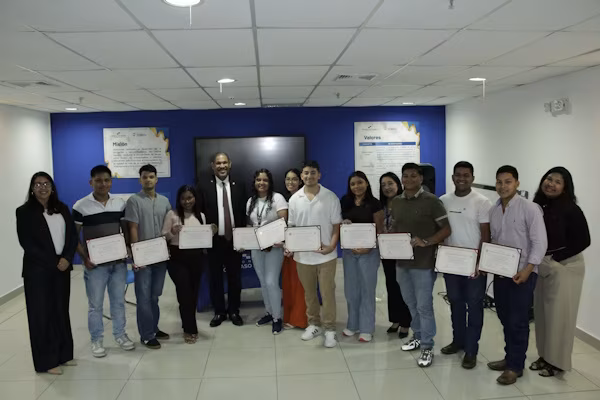 Once estudiantes panameños finalizaron con éxito sus estudios de Mecánica de Precisión en el Centro Universitario de Patos de Minas (UNIPAM), ubicado en Minas Gerais, Brasil, como parte de las oportunidades de formación brindadas mediante un convenio de becas del Instituto para la Formación y Aprovechamiento de Recursos Humanos de Panamá (IFARHU).
