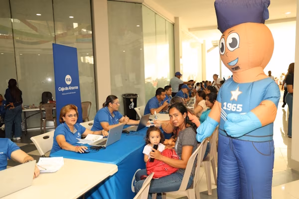 Del 5 al 8 de agosto, el Instituto para la Formación y Aprovechamiento de Recursos Humanos (IFARHU) se trasladará al distrito de Soná, en la provincia de Veraguas, para realizar la entrega de tarjetas destinadas al cobro del Programa de Asistencia Social Educativa Universal (PASE-U). La jornada se desarrollará en horario de 7:00 a.m. a 12:00 p.m., beneficiando a 6,212 acudientes, quienes recibirán las tarjetas correspondientes a 9,890 estudiantes, con una inversión de B/.1,100,700.00.