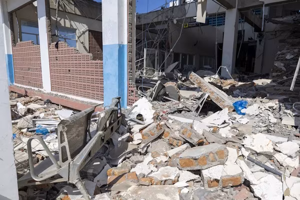 Yakarta (EFE).- Las autoridades de Indonesia elevaron este lunes a 68 el número de muertos y a 213 el de heridos tras el fuerte terremoto de magnitud 7,7 que el sábado sacudió la costa de la isla de Flores, al este del archipiélago, mientras las autoridades continúan las labores de búsqueda y rescate.
