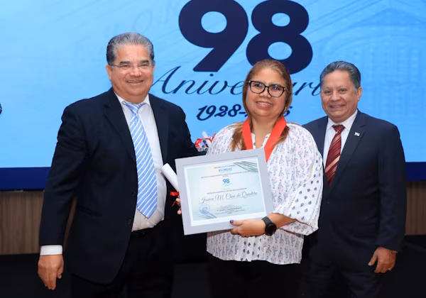En el ámbito del cumplimiento de sus 98 años de fundación desde 1928, el Instituto Conmemorativo Gorgas de Estudios de la Salud (ICGES) celebró recientemente, sus avances históricos y reafirmó su camino hacia el centenario con el firme compromiso de consolidar el futuro Campus Gorgas, proyecto clave para reforzar la investigación científica y la salud pública en el país y la región.