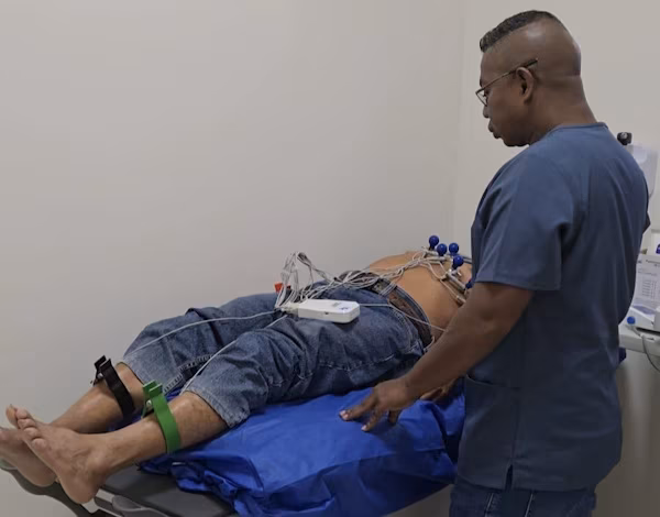 Con el propósito de aproximar los servicios de salud a la población, el MINSA en la región de Coclé por medio de la Provisión de Servicios llevó a cabo una atención de cardiología especializada con telemedicina en el Centro Materno Infantil de Tambo en el distrito de Penonomé.