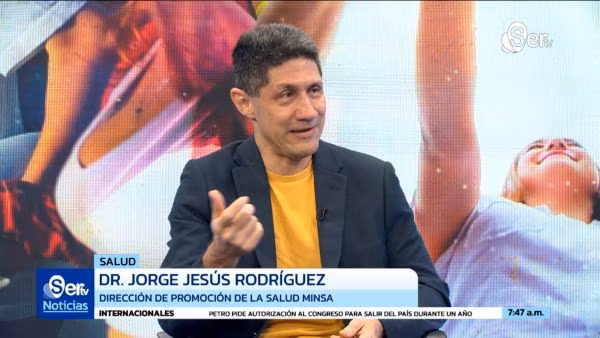 Los controles médicos durante la adolescencia permiten detectar riesgos de salud y orientar a los jóvenes sobre hábitos que pueden influir en su bienestar durante la adultez, explicó el médico familiar del Ministerio de Salud (Minsa), Dr. Jorge Jesús Rodríguez. Durante una entrevista, Rodríguez señaló que la adolescencia atraviesa distintas etapas y que cada una presenta riesgos específicos relacionados con el desarrollo físico, emocional y social. Por ello, consideró necesario mantener el seguimiento médico incluso cuando los jóvenes no presenten síntomas.
