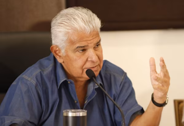• 2 mil pasantías para jóvenes de 17 a 24 años los ayudarán a fortalecer sus habilidades e insertarse en el mercado laboral. • El nuevo Centro de Especialidades Agropecuarias comenzará la formación de los primeros 100 becarios en septiembre. • El mandatario atendió inquietudes de agricultores y ganaderos, y les informó sobre las medidas para apoyar la producción nacional. El presidente de la República de Panamá, José Raúl Mulino, anunció ante productores agrícolas y ganaderos en Coclé soluciones para la formación e inserción laboral de los jóvenes en el sector agropecuario, con la finalidad de impulsar la producción nacional y aumentar el empleo en el interior del país.