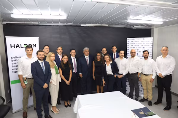 El presidente de la República de Panamá, José Raúl Mulino, visitó este jueves la planta de producción de medicamentos de la empresa británica Haleon que, confiando en Panamá, ha anunciado una inversión superior a los B/.30 millones a fin de expandir sus operaciones, ubicadas en Urbanización Industrial Juan Díaz.