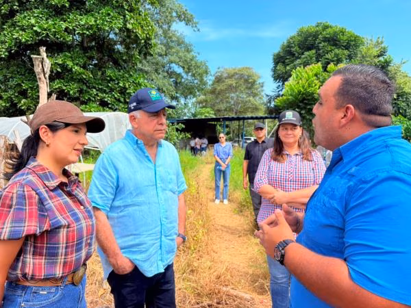 Jóvenes se integran a empleos en fincas agropecuarias.