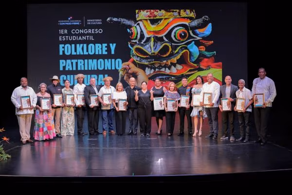 Buscan el fortalecimiento académico del folclore.