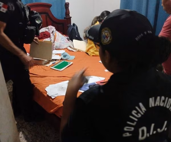 Se dedicaban a la venta ilegal de plazas de empleo.