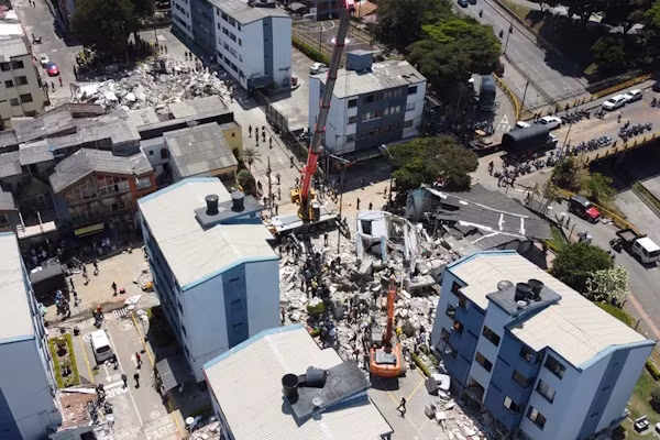 Bogotá (EFE).- El presidente de Colombia, Abelardo de la Espriella, declaró duelo nacional de tres días por las víctimas del terremoto de magnitud 7,4 que el pasado lunes golpeó varias partes del país y deja cerca de 240 muertos, según las autoridades regionales, informó este miércoles el Gobierno.