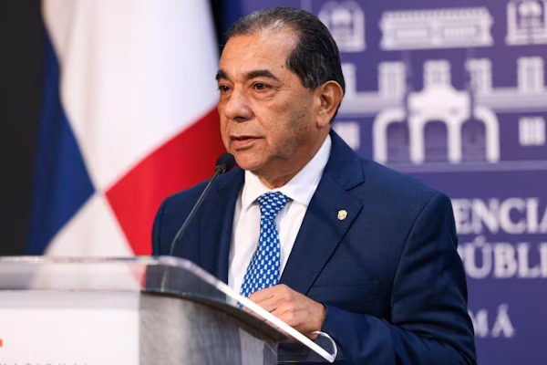 El nuevo titular del Ministerio de Educación de Panamá (MEDUCA), Ventura Vega Osorio instó este jueves, a todos los sectores que conforman la comunidad educativa del país a continuar los esfuerzos para enfrentar los retos de la educación, teniendo como prioridad a los niños y jóvenes, con el fin de garantizar a toda la familia panameña una educación de calidad, lo cual ha sido y es el norte del gobierno del presidente de la República de Panamá, José Raúl Mulino.
