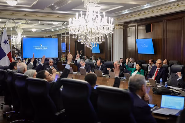 El Consejo de Gabinete de Panamá aprobó la Resolución 116-26, que autoriza a la Empresa Nacional de Autopista, S.A. (ENA) y a ENA Norte, S.A., a suscribir un contrato de fideicomiso deudor, de garantía y administración a fin de gestionar financiamiento hasta por la suma de $196,000,000.00, y refinanciar el saldo de los bonos Fideicomiso ENA Norte con el Inter-American Investment Corporation (IDB Invest). La resolución detalla que, este financiamiento será otorgado en dos préstamos, divididos el primero por la suma de $96,000,000.00 y el segundo por $100,000.000.00.