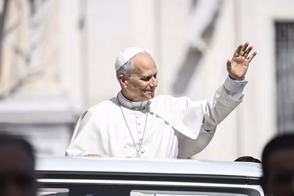 Ciudad del Vaticano (EFE).- León XIV presidirá una vigilia de oración en el Estadio del Centenario de Montevideo, ofrecerá dos misas y visitará la Universidad Católica de Uruguay durante su visita al país, entre el 6 y el 8 de noviembre, en la primera etapa de su gira por Sudamérica, según el programa oficial publicado hoy por la Santa Sede. El papa mantendrá también un encuentro con el presidente Javier Milei, visitará un centro penitenciario en Buenos Aires y oficiará una misa multitudinaria en Luján en su visita a Argentina del 8 al 11 de noviembre, la primera de un pontífice a ese país en 40 años.