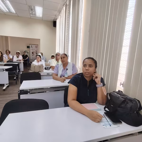 Una jornada de actualización del programa de Tuberculosis (TBC) llevaron a cabo la Unidad Docente Regional y el programa de TBC del Ministerio de Salud (MINSA), dirigida al personal médico y de enfermería de la Región de Salud de Colón, con la finalidad de actualizarnos en la atención a esta enfermedad. Sobre este particular, Yeimy Chan, coordinadora del programa TBC del Minsa/Colón, expresó que, esta jornada representó una valiosa oportunidad para actualizar conocimientos, compartir experiencias y fortalecer competencias en la prevención, detección, diagnóstico y tratamiento de la TBC.