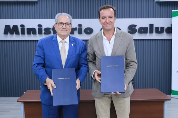 En la semana epidemiológica 34, Panamá registra 5,298 casos acumulados de malaria, lo que representa un descenso significativo en comparación con los 10,663 casos registrados en el mismo período de 2024. Panamá, ha avanzado en la respuesta hacia la eliminación de la malaria, reforzando las acciones de prevención, vigilancia, diagnóstico y tratamiento oportuno, principalmente en las comunidades más afectadas.