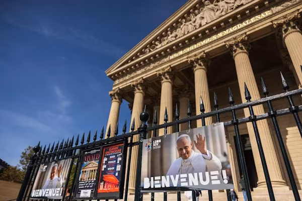 Ciudad del Vaticano (EFE).- El papa León XIV partirá el viernes rumbo a Francia para una visita de cuatro días que lo llevará a París, Lourdes y Metz, donde le esperan multitudes, expresará su cercanía a migrantes, desfavorecidos y víctimas de abusos, y enviará un mensaje a Europa.