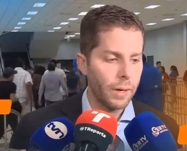 Llegada del vicealcalde causa polémica.