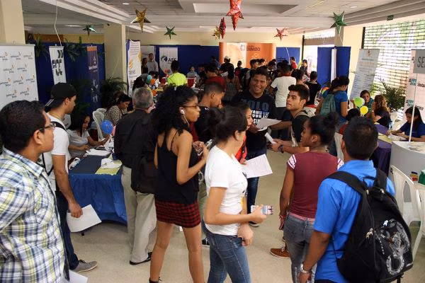 Las ferias de empleo han ayudado a muchos jóvenes.