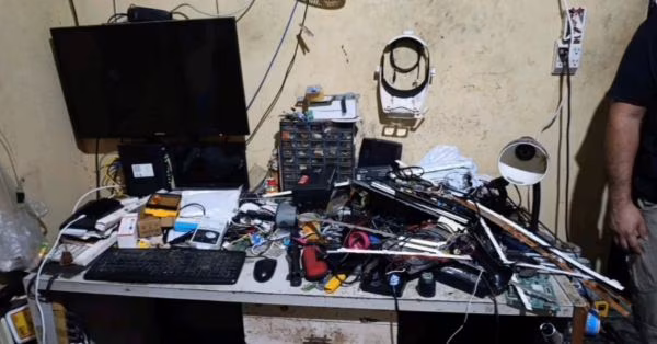 Equipos tecnológicos fueron incautados.