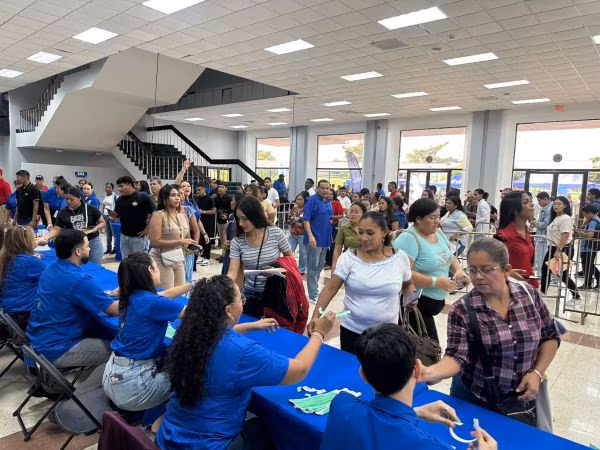 Más de 11 mil plazas de empleo disponible.