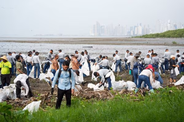 Buscan garantizar la limpieza de las playas en Panamá.