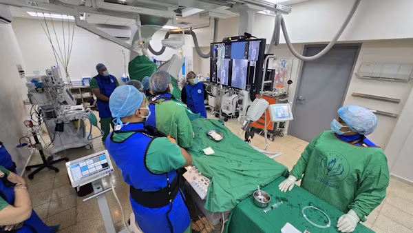 Con la puesta a prueba recientemente, de los equipos en la Sala de Hemodinámica del Hospital Dr. Gustavo Nelson Collado, en Chitré, la Caja de Seguro Social de Panamá (CSS) marca un hito en la atención médica de la región central del país al dar comienzo formal a los servicios de terapia endovascular neurológica. Esta nueva oferta médica beneficia de forma directa a los pacientes de las provincias de Herrera, Los Santos, Veraguas y Coclé, impidiendo traslados de urgencia hacia la ciudad de Panamá o la provincia de Chiriquí.
