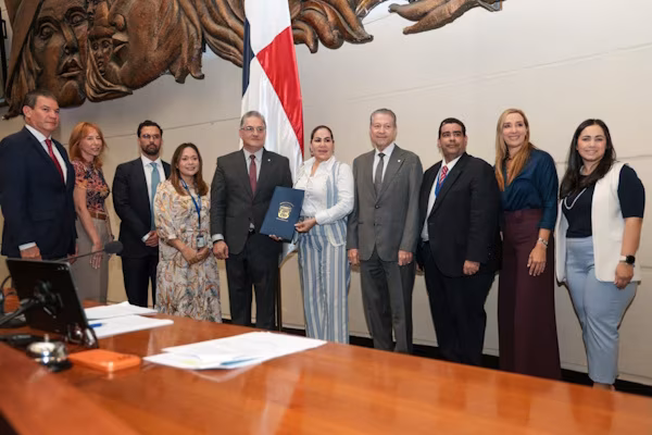 El ministro de la Presidencia de Panamá, Juan Carlos Orillac presentó este jueves, ante el pleno de la Asamblea Nacional (AN) un proyecto de Ley por el cual se modifica la Ley 93 del 19 de septiembre de 2019, que crea el Régimen de Asociación Público-Privada (APP), con el objetivo de ampliar el desarrollo de obras como incentivo a la inversión privada, al desarrollo social y a la creación de empleos.