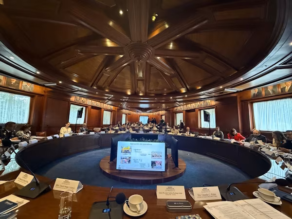 Autoridades, organismos internacionales y del sector privado se reunieron en Ciudad de México recientemente a fin de participar en el VI Encuentro de Alto Nivel de la Estrategia Triángulos, Capítulo Norte, el cual contó con la participación de la Licda. Edayana Hernández, Asesora Logística, en el Panel 2 sobre la cooperación internacional y la seguridad económica. La Estrategia Triángulos es una alianza público-privada para la prevención y mitigación del contrabando y la falsificación que reúne a autoridades de 17 países, organismos internacionales en encuentros de alto nivel y convenios de cooperación, para que la información se traduzca en investigaciones y operativos.