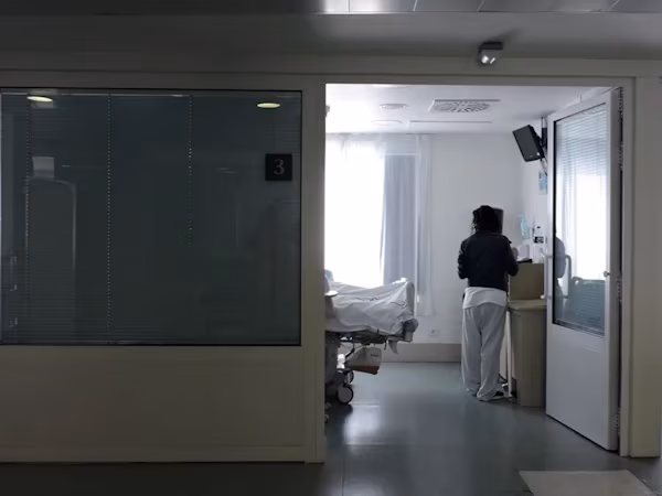 Miami (EE. UU.) (EFE).- El cáncer es la principal causa de muerte entre los hispanos de Estados Unidos, quienes presentan una mayor incidencia que la población blanca en varios tipos en gran medida prevenibles, como los de cuello uterino, hígado y estómago, según un informe publicado este lunes por la Sociedad Estadounidense contra el Cáncer (ACS, en inglés). Las mujeres hispanas tienen una tasa de cáncer de cuello uterino un 36 % más alta que las de raza blanca, y los hispanos duplican la de cáncer de hígado y de estómago, tumores vinculados con infecciones.