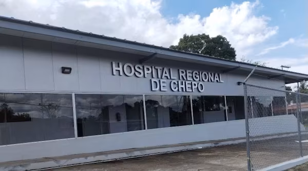 La fe, agradecimiento y solidaridad, fueron parte del entorno que se pudo observar entre el personal del Hospital Regional de Chepo, quienes, en conjunto, celebraron el 49 aniversario de esta instalación de salud, la cual con el pasar de los años, ha buscado reafirmar su compromiso en lo que respecta a tratar de ofrecer la mejor atención y el bienestar de la población de Panamá Este. Para esta significativa fecha, las actividades conmemorativas dieron comienzo con una eucaristía de Acción de Gracias por esta casi cinco décadas de servicio, dedicación y atención a la comunidad.
