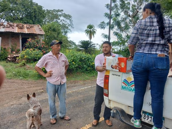 La ayuda esta llegando a las casas de los damnificados.