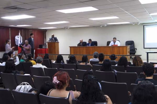 Debate sobre los daños ambientales.